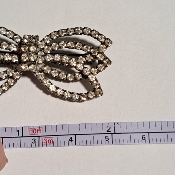 bow brooch with diamond like stones - Picture 2 of 6